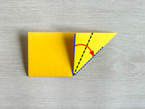 右端に合わせて折る図