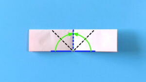 左右を折るところ