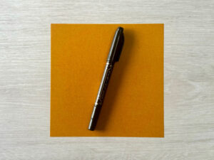 使う物（折り紙、ペン）