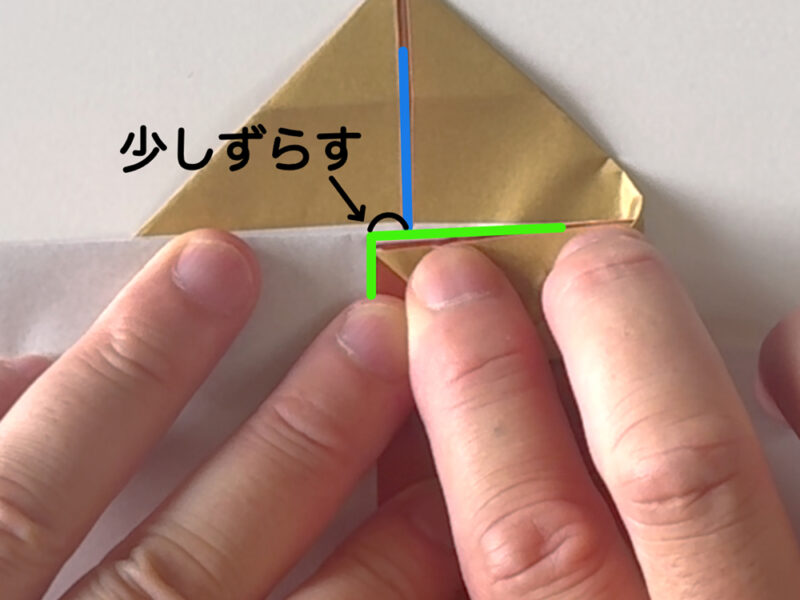 折っているところの画像