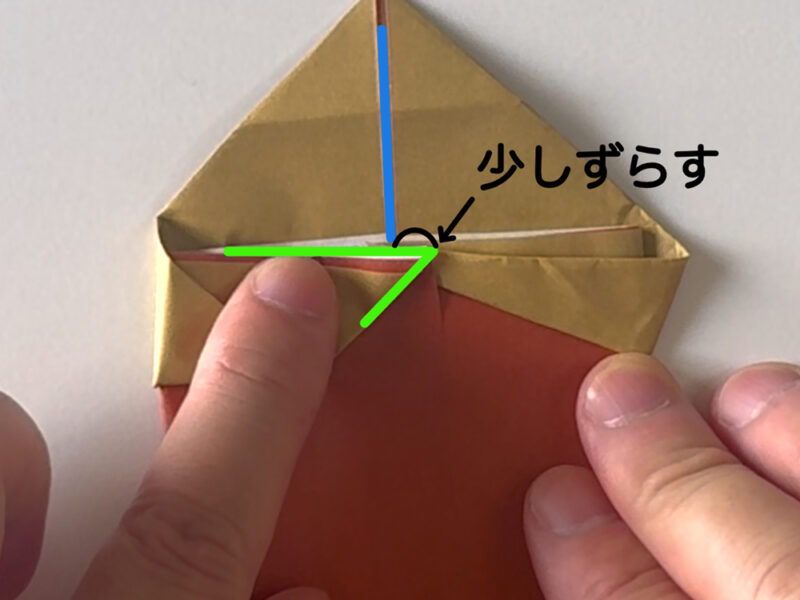 折っているところの画像