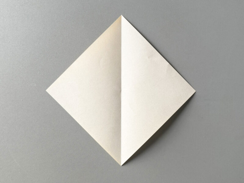 折り筋をつけたところの画像