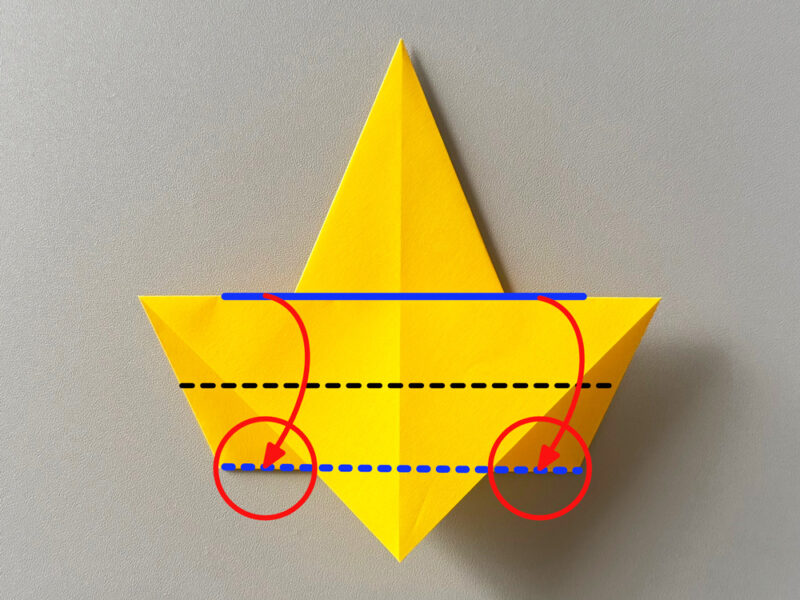 端を合わせて折るところの画像