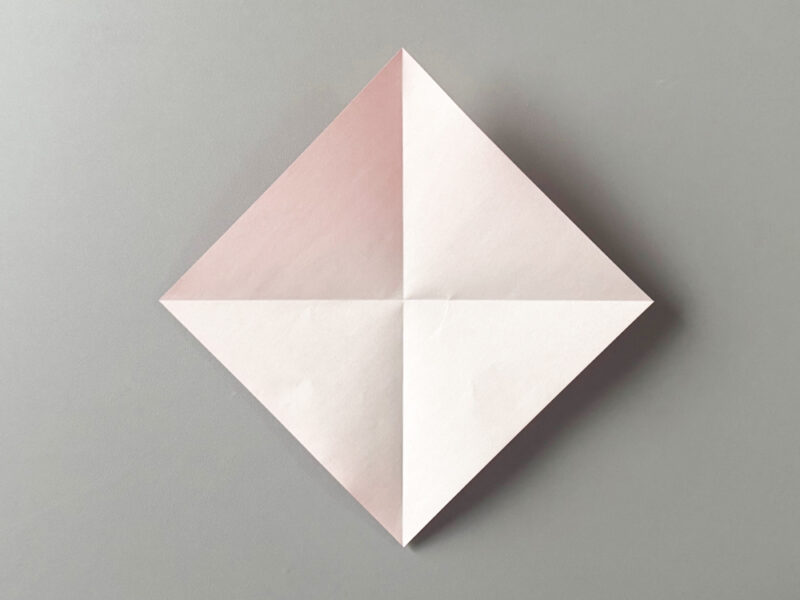 折り筋をつけたところの画像