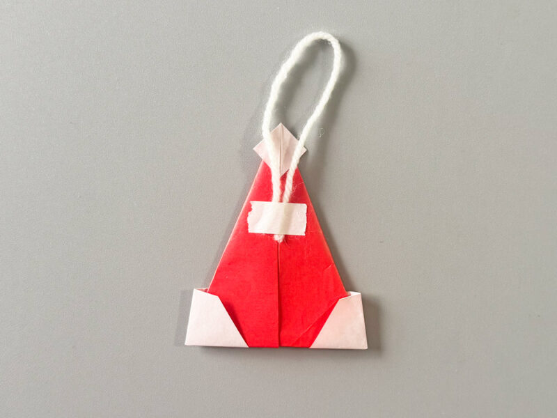 ひもをテープで貼った画像